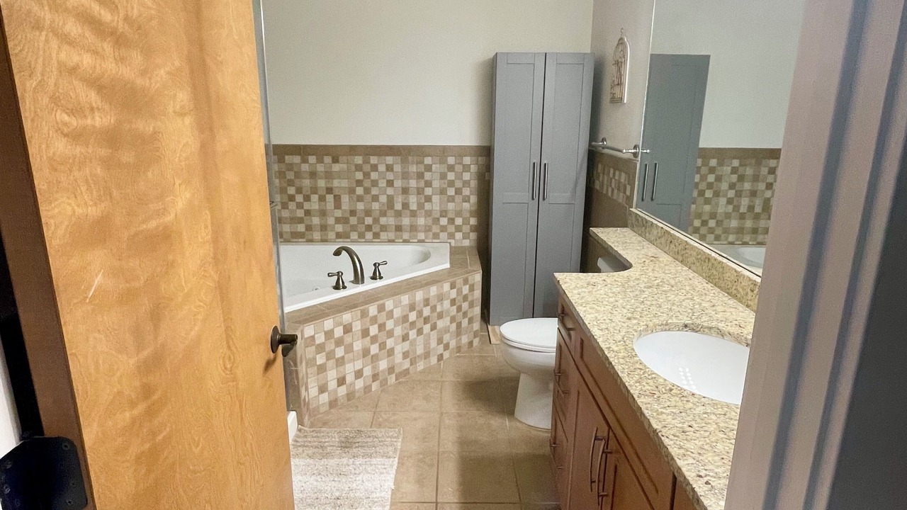 Photo of Bathroom in Manitou Springs Historic District