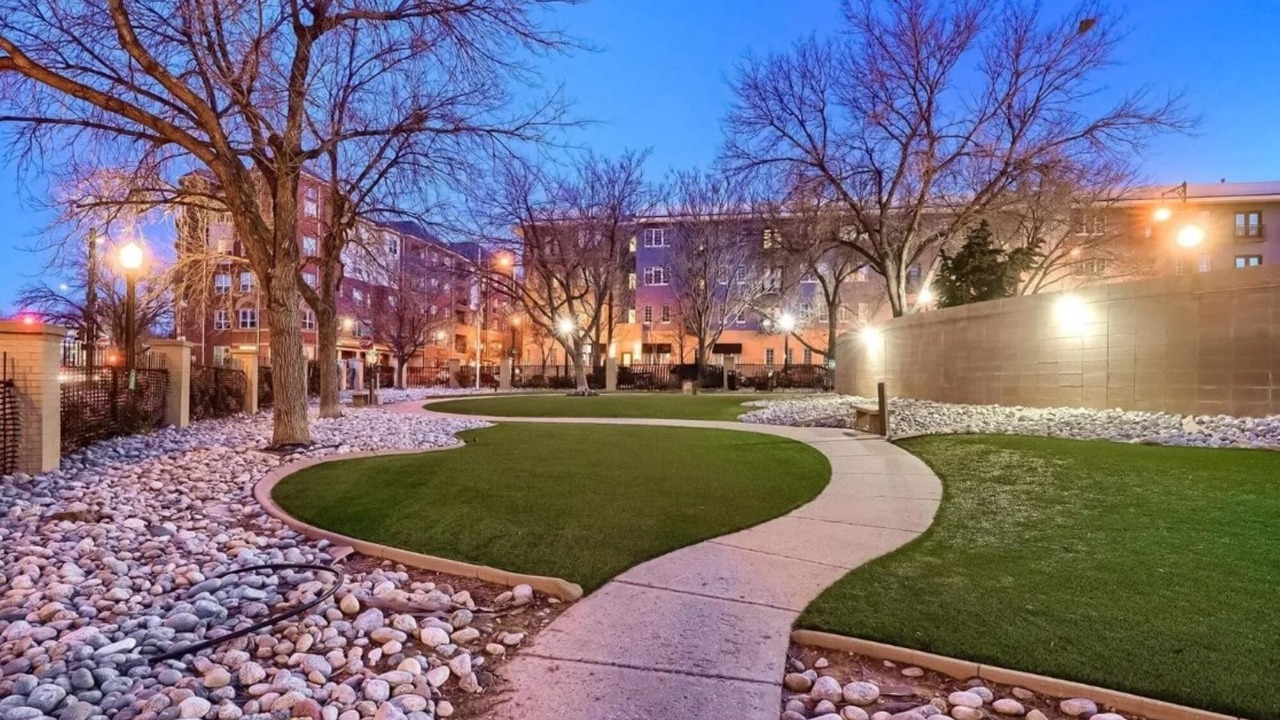 Photo of Outdoor in Uptown