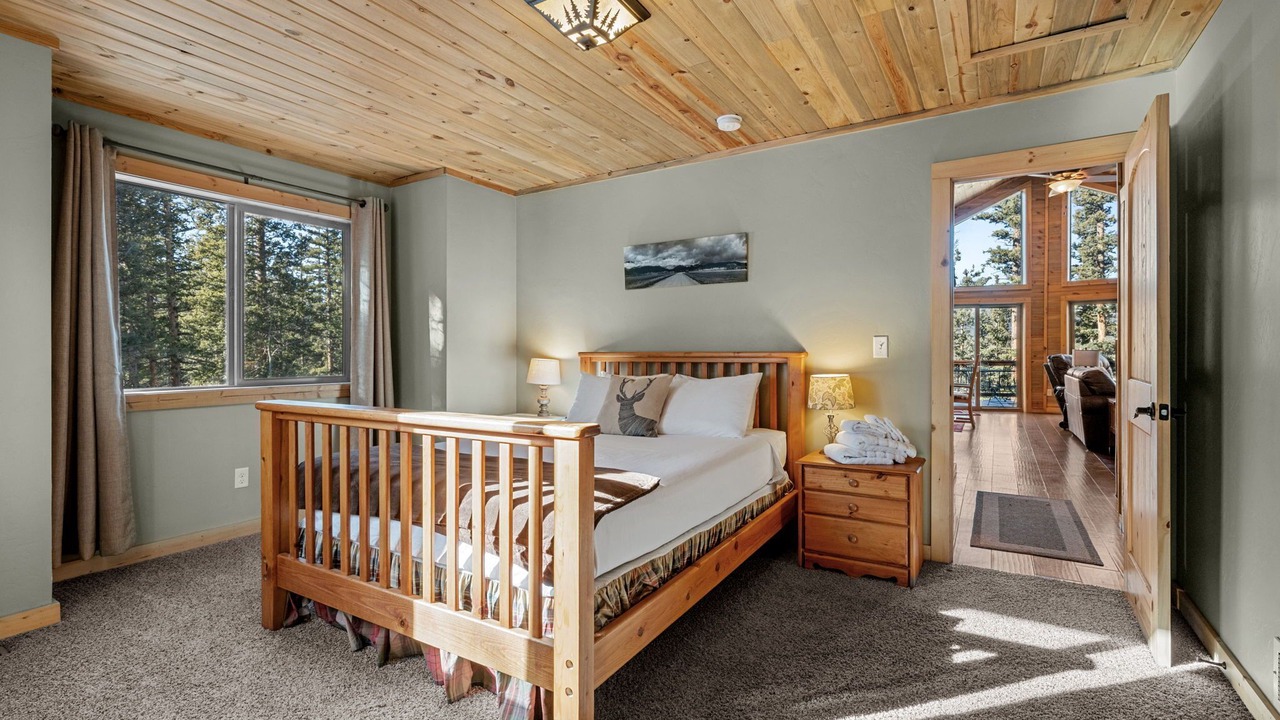 Photo of Bedroom in Michigan Hill