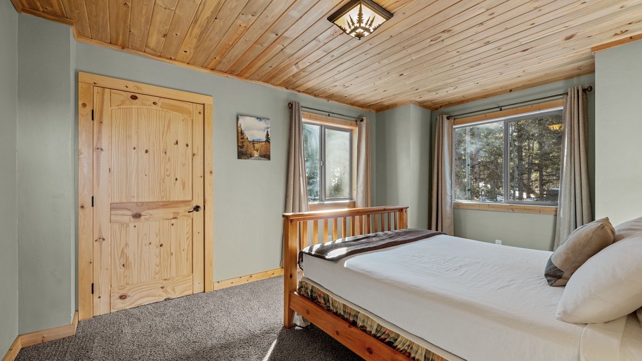 Photo of Bedroom in Michigan Hill