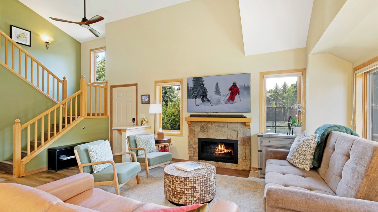 Photo of Livingroom in Edwards