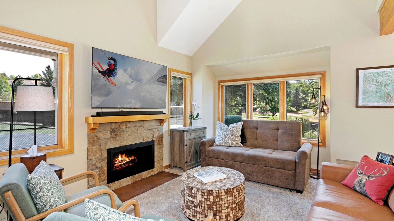 Photo of Livingroom in Edwards
