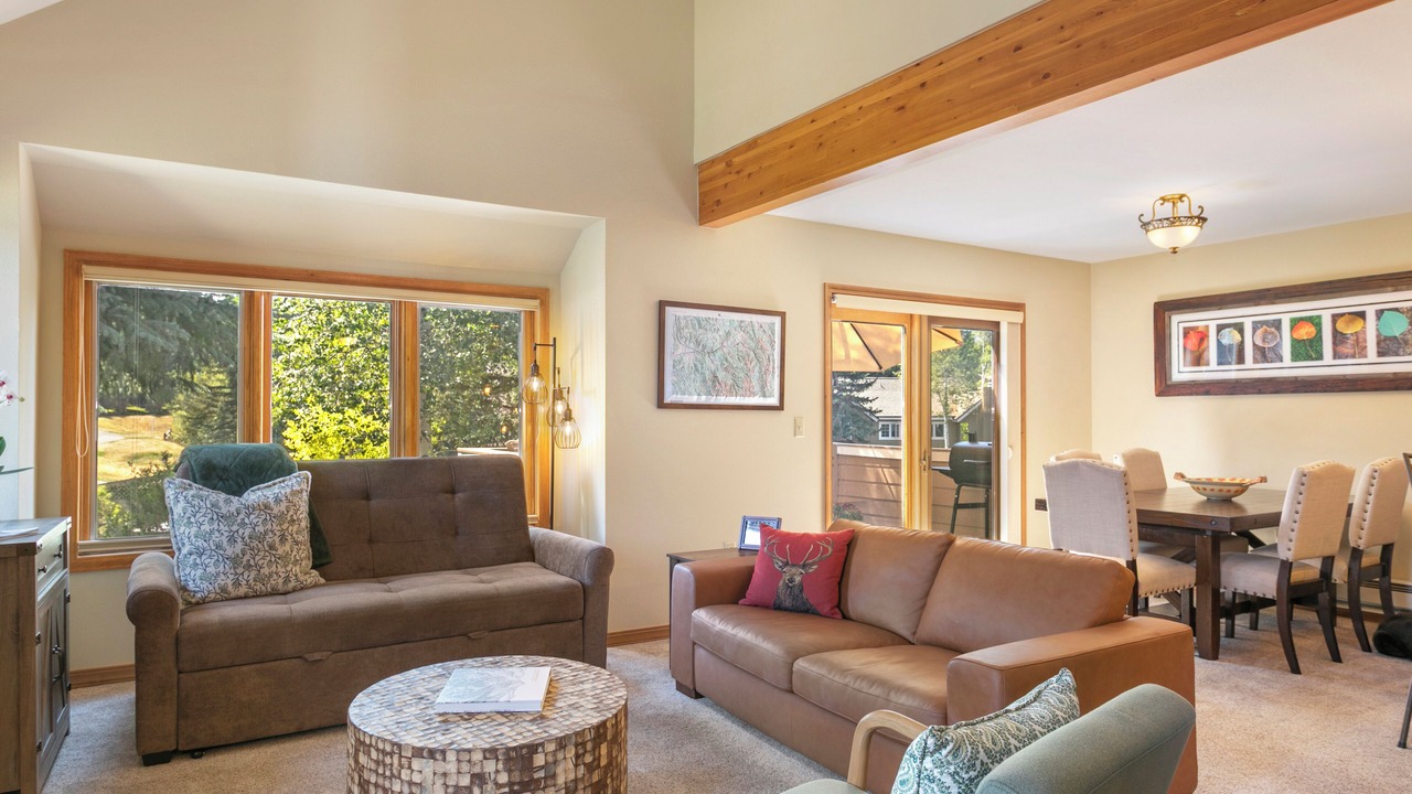 Photo of Livingroom in Edwards