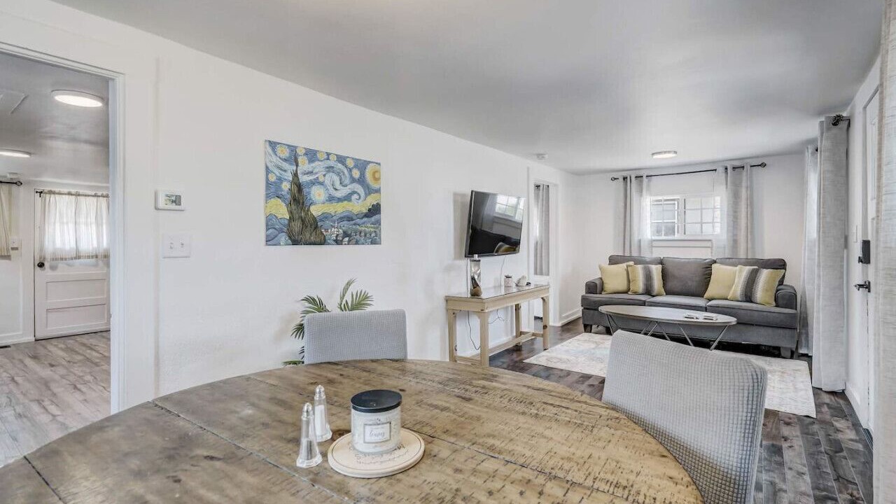 Photo of Livingroom in Old North End