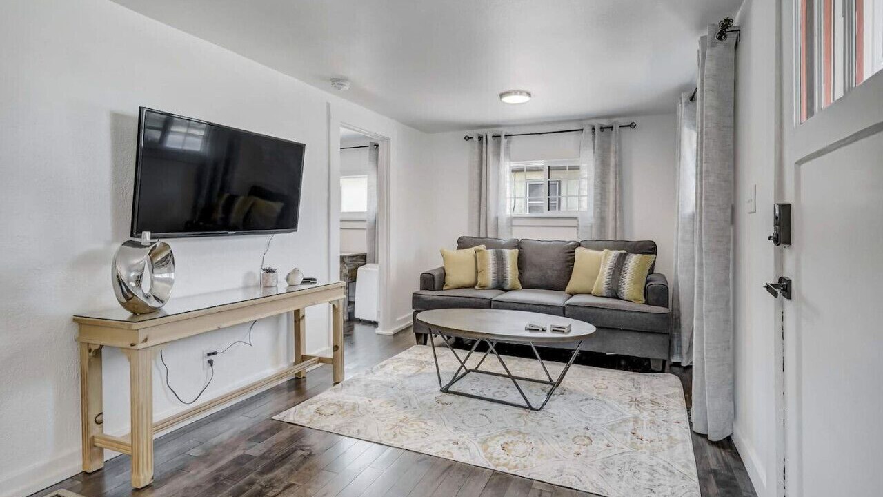 Photo of Livingroom in Old North End