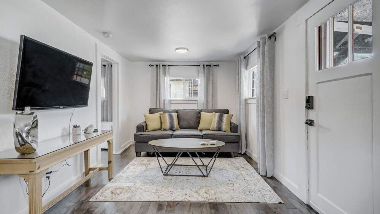 Photo of Livingroom in Old North End