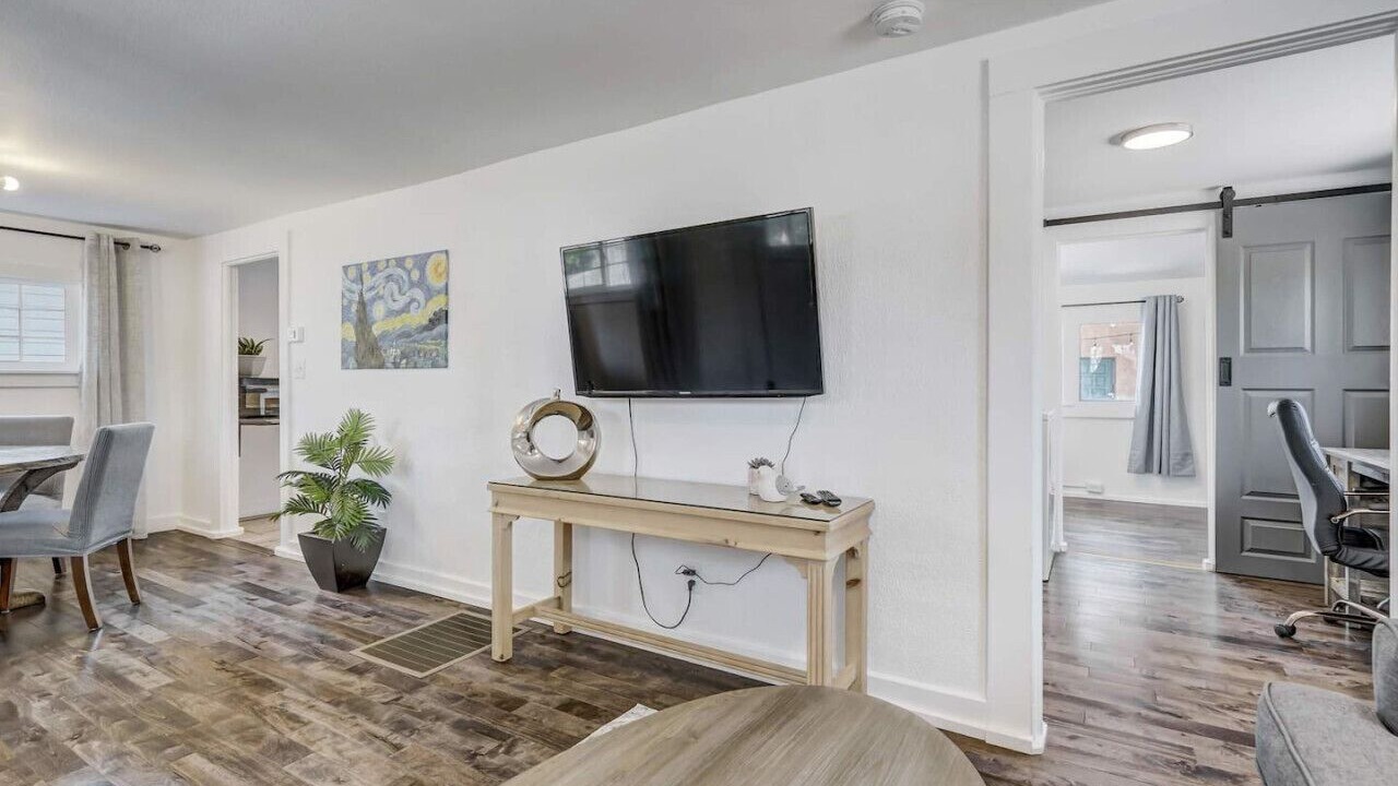 Photo of Livingroom in Old North End