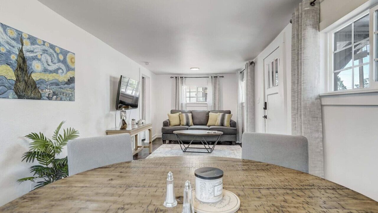 Photo of Livingroom in Old North End