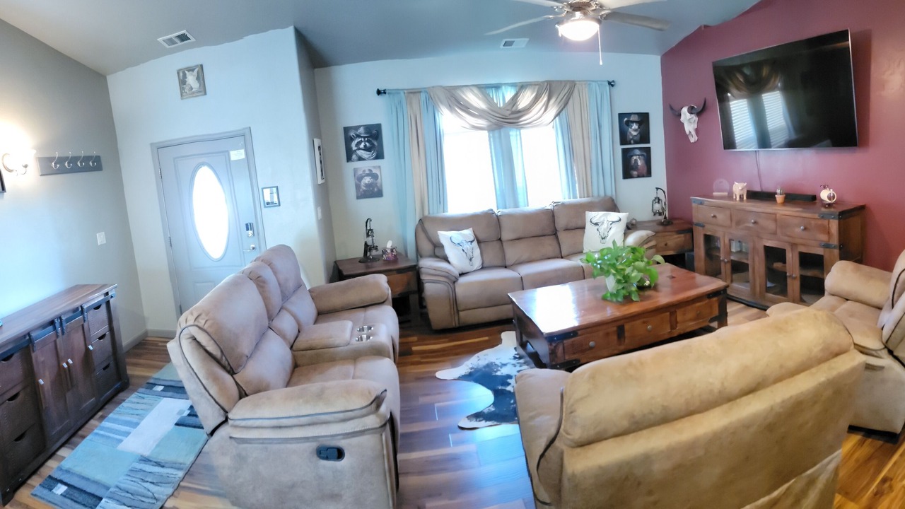 Photo of Livingroom in Fruitvale