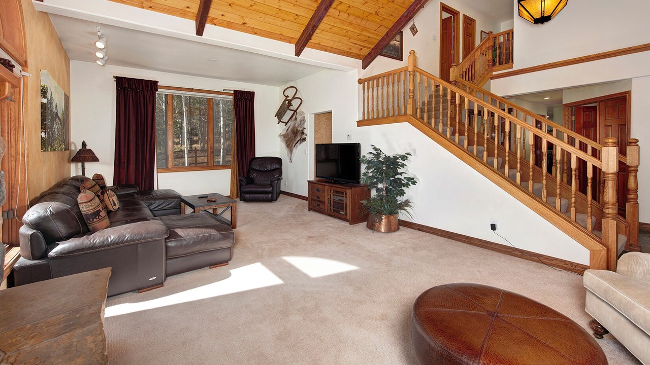 Photo of Livingroom in Three Peaks