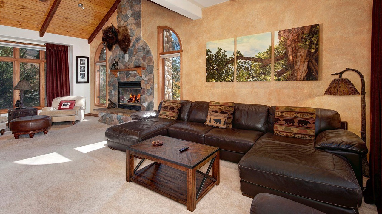 Photo of Livingroom in Three Peaks