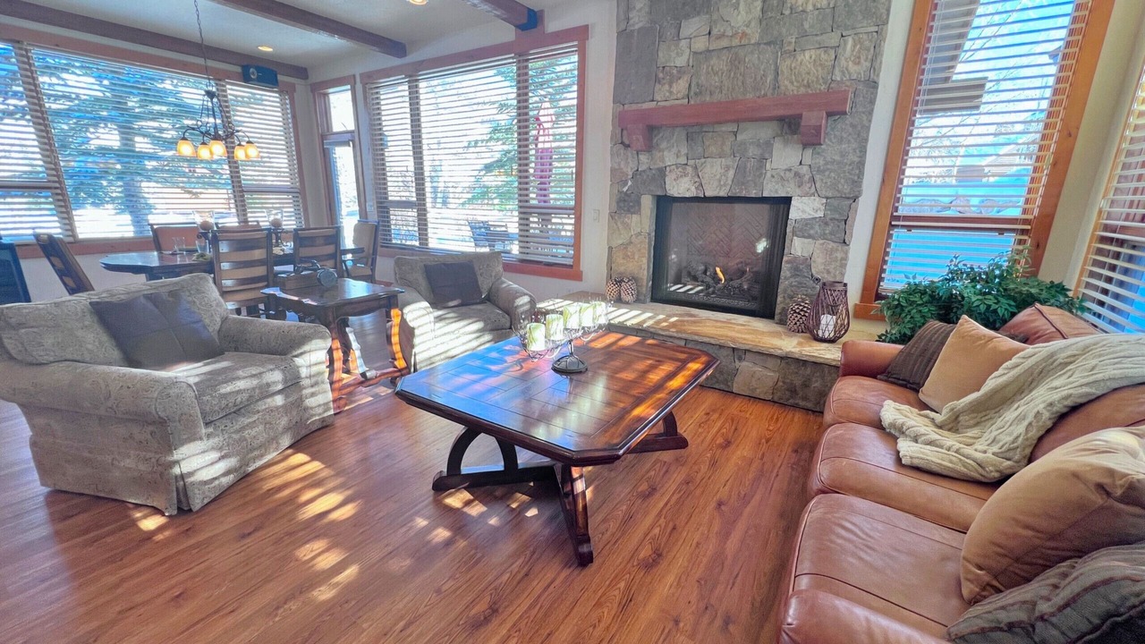 Photo of Livingroom in Three Peaks