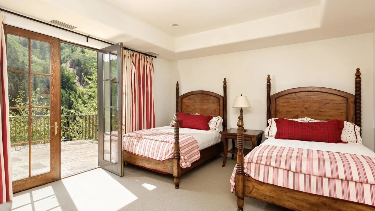 Photo of Bedroom in Red Mountain