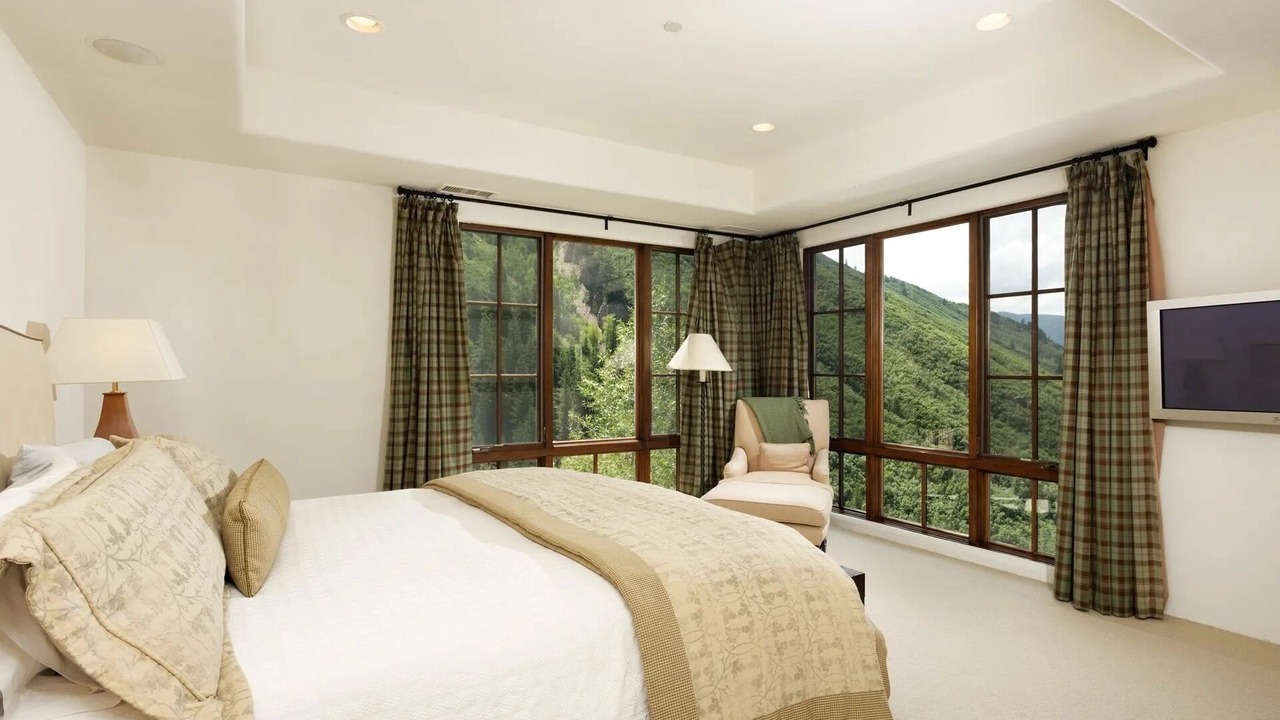 Photo of Bedroom in Red Mountain