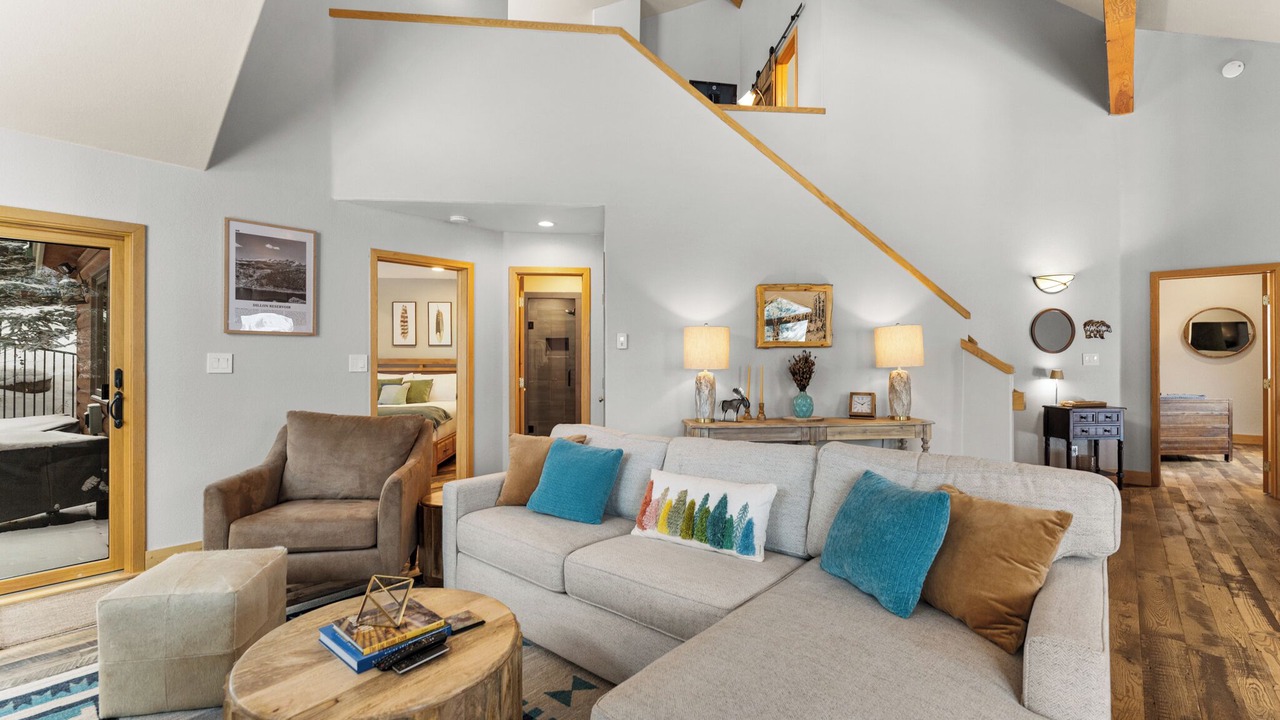 Photo of Livingroom in Three Peaks