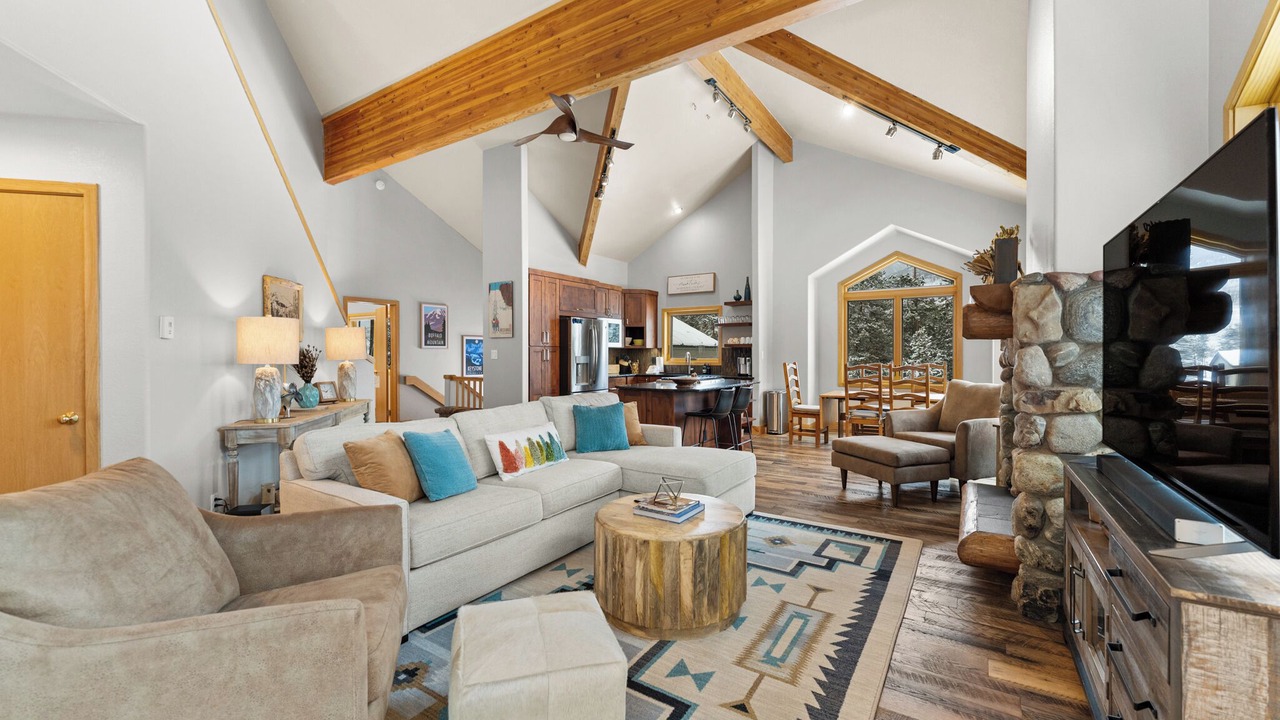 Photo of Livingroom in Three Peaks