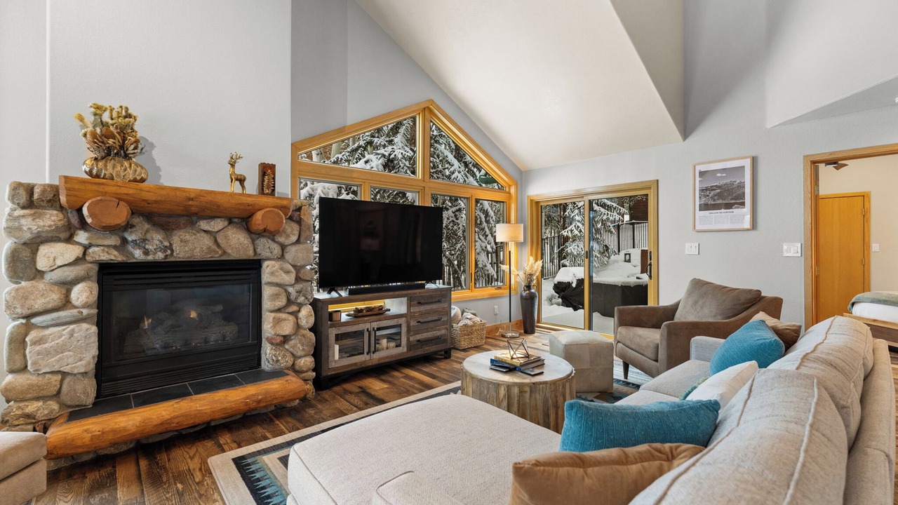 Photo of Livingroom in Three Peaks