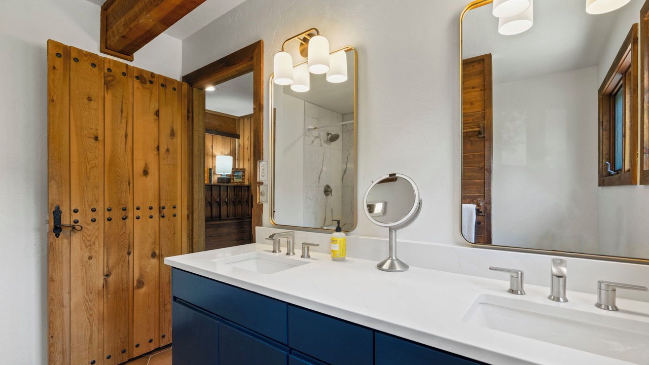 Photo of Bathroom in Los Ranchitos Estates