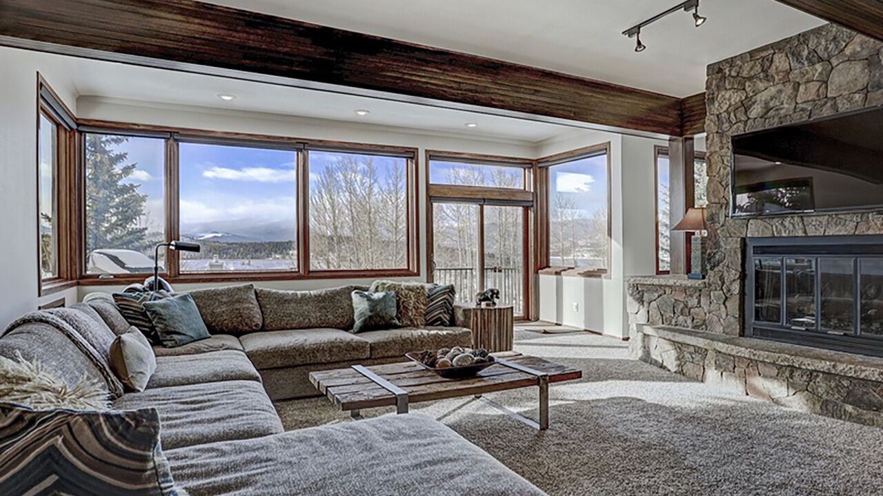 Photo of Livingroom in Corinthian Hills