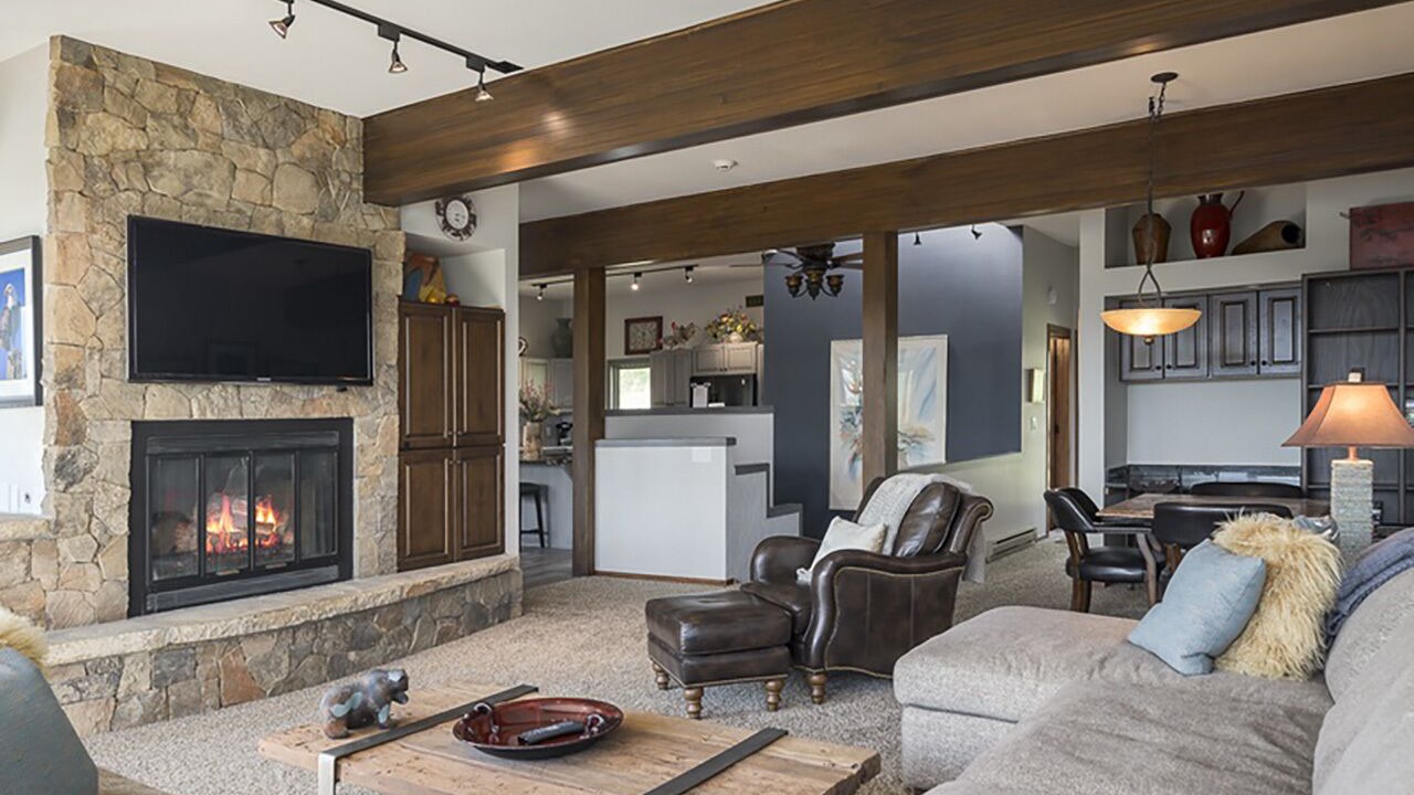 Photo of Livingroom in Corinthian Hills