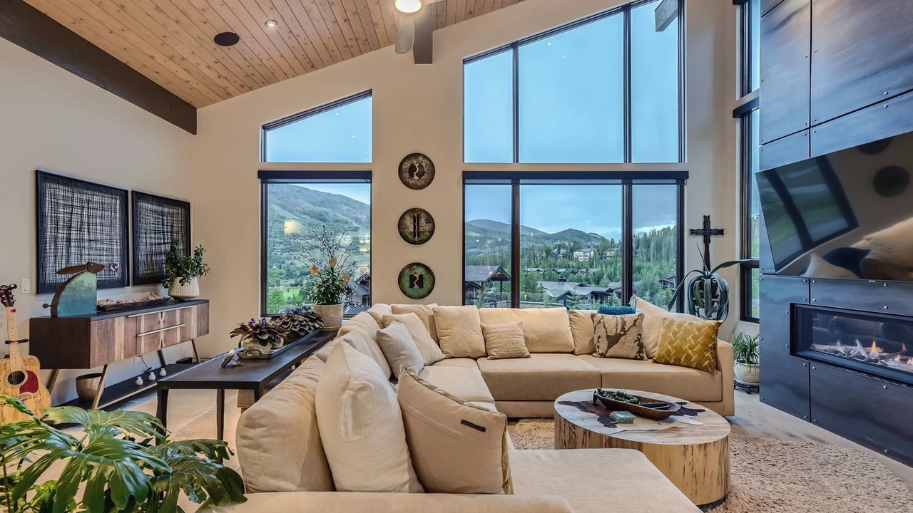 Photo of Livingroom in Three Peaks