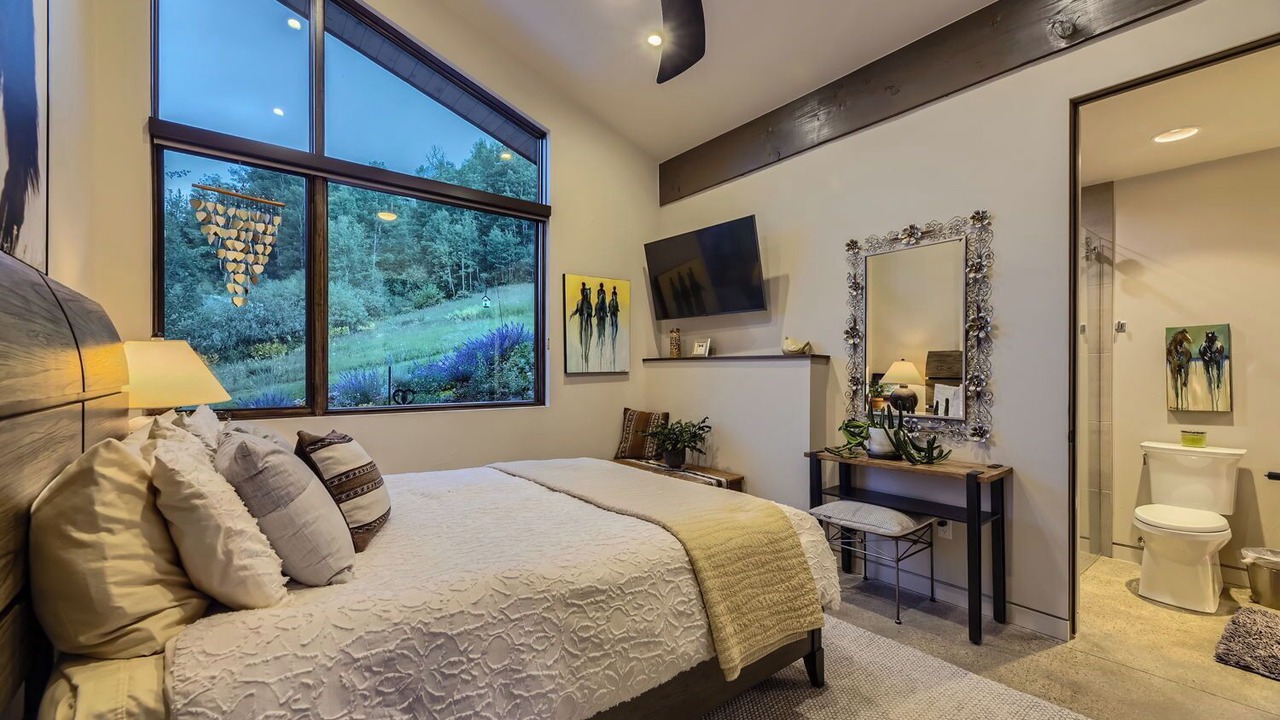 Photo of Bedroom in Three Peaks
