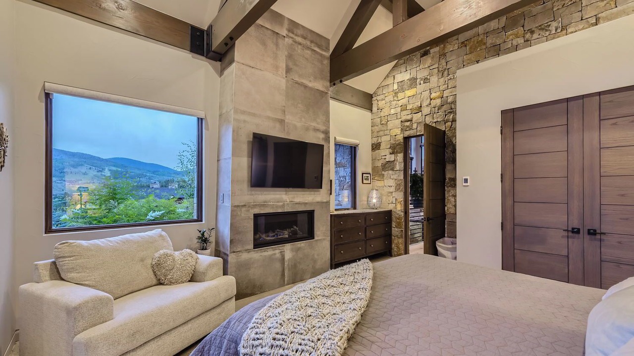 Photo of Bedroom in Three Peaks