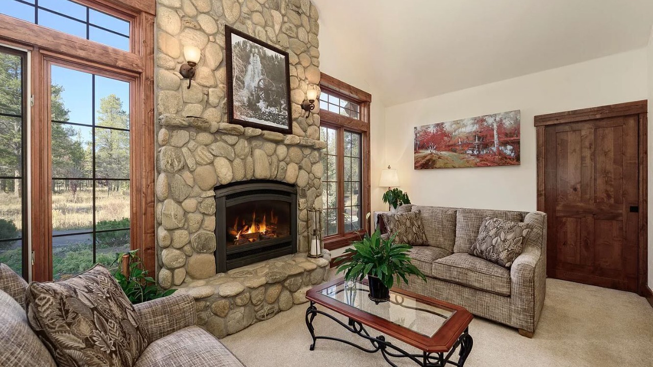 Photo of Livingroom in Fraser