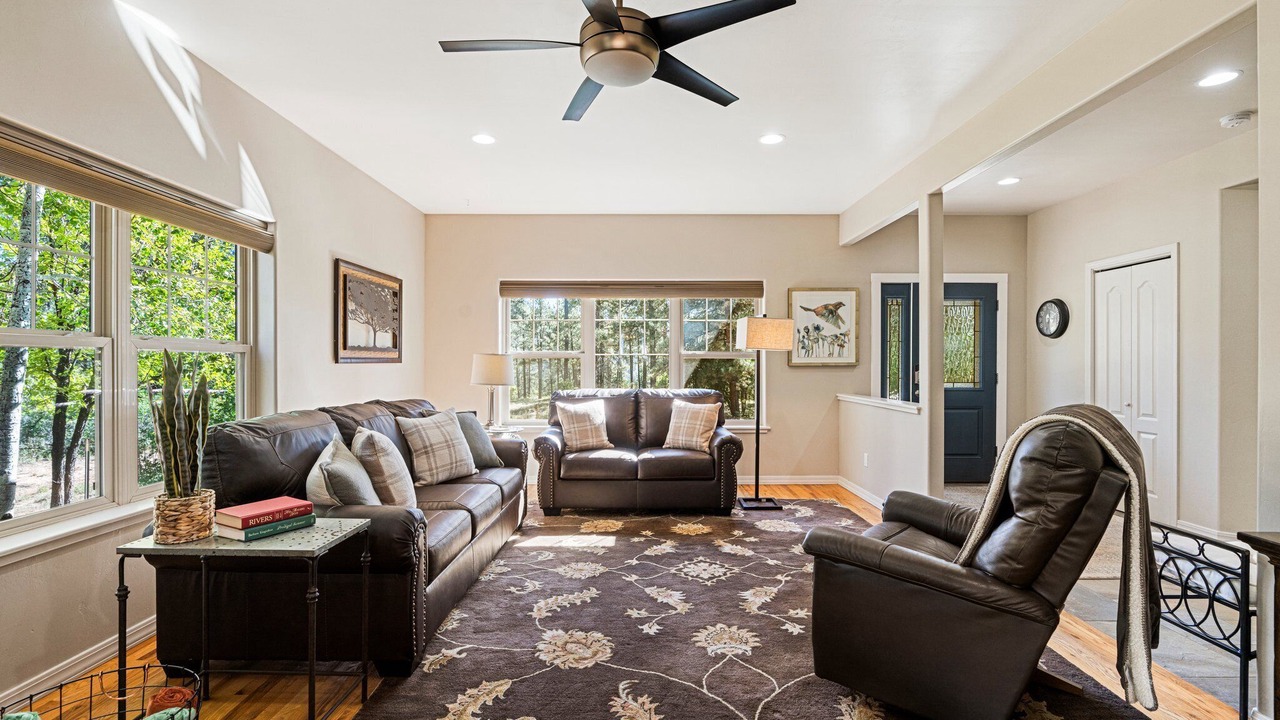 Photo of Livingroom in Edgemont Ranch