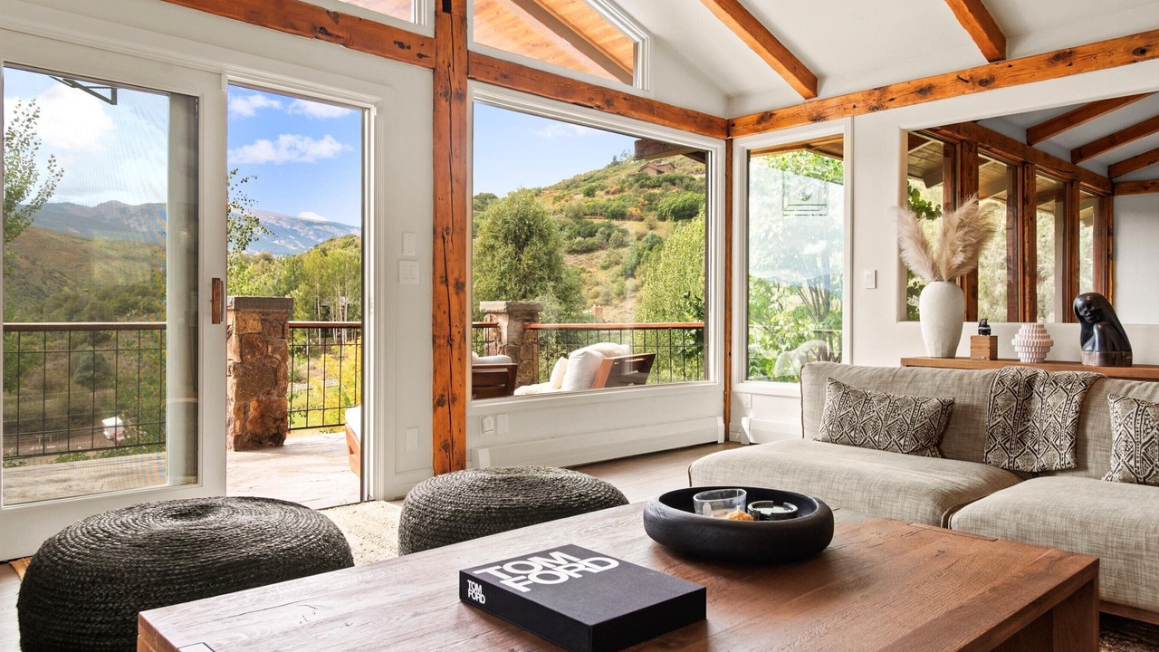 Photo of Livingroom in Brush Creek Village