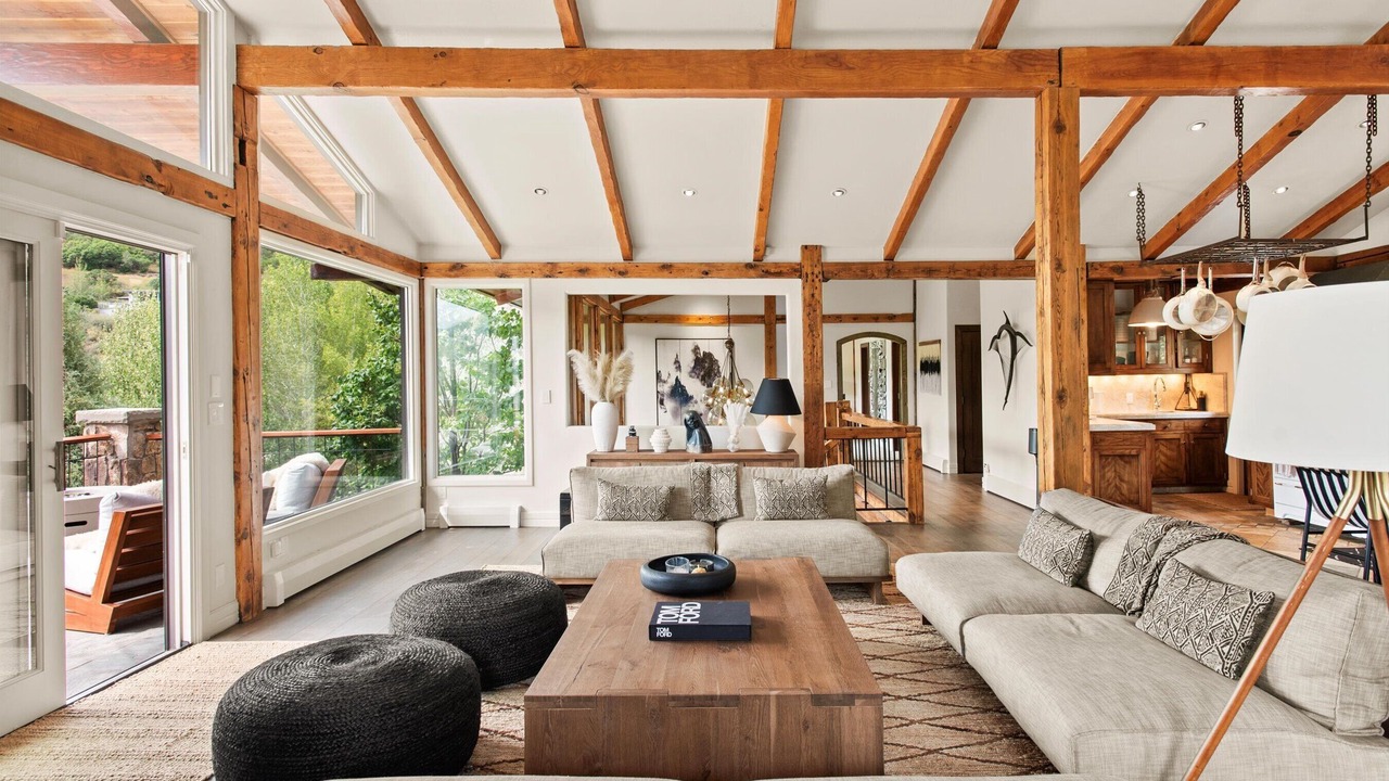 Photo of Livingroom in Brush Creek Village