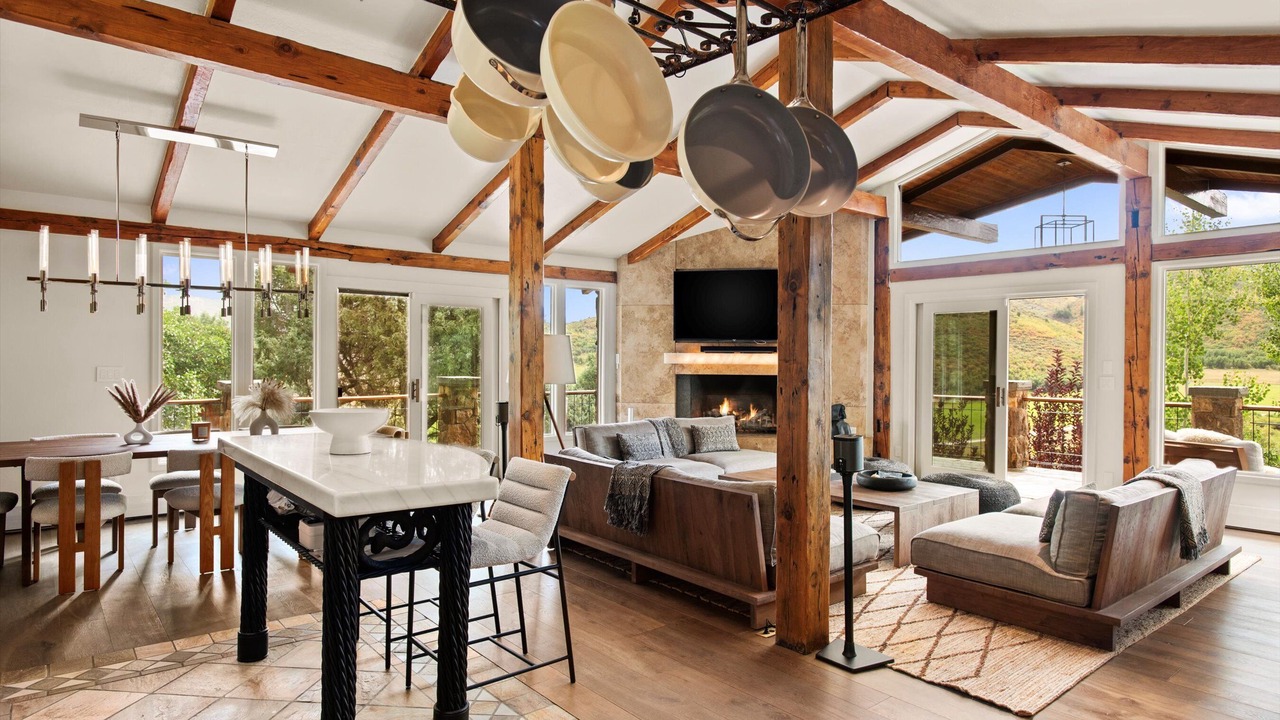 Photo of Livingroom in Brush Creek Village