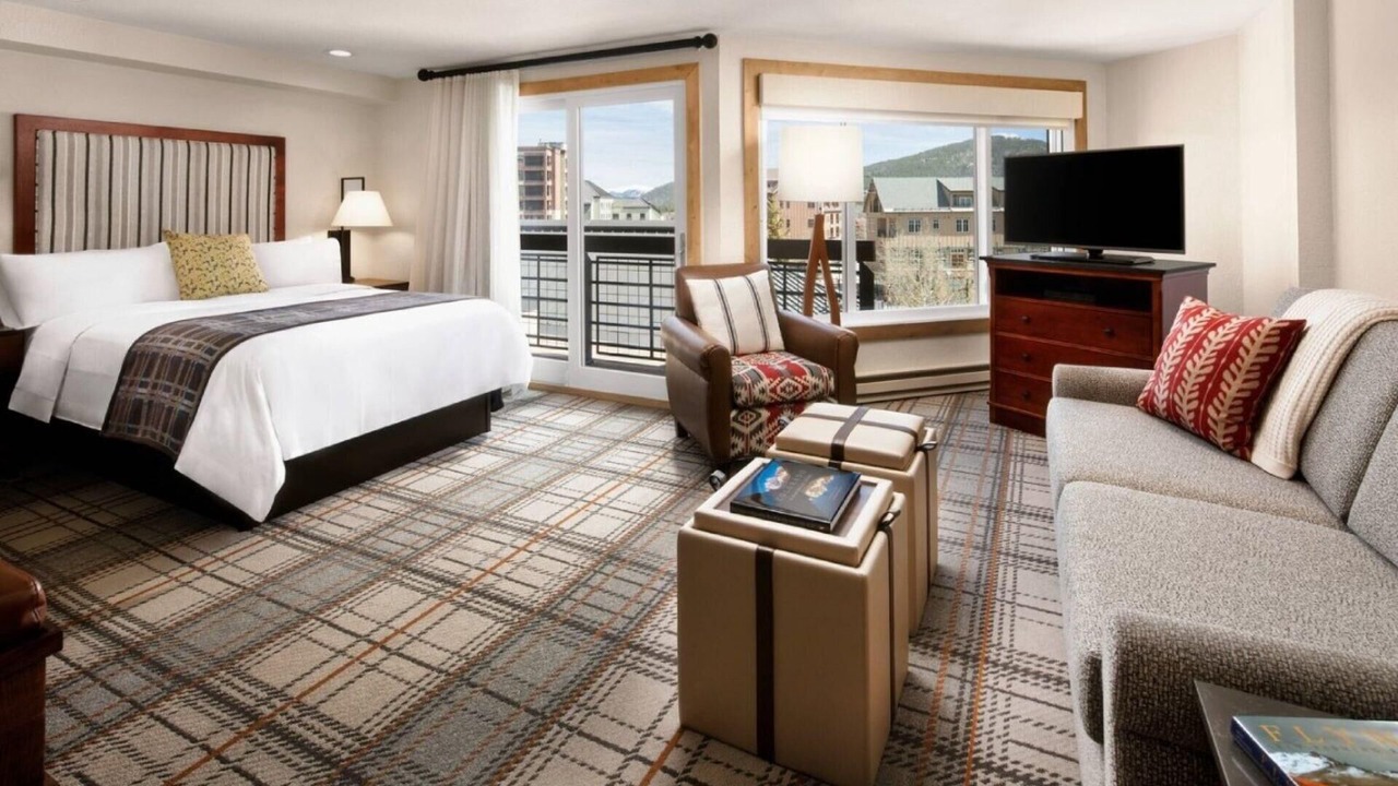 Photo of Bedroom in Peak 9