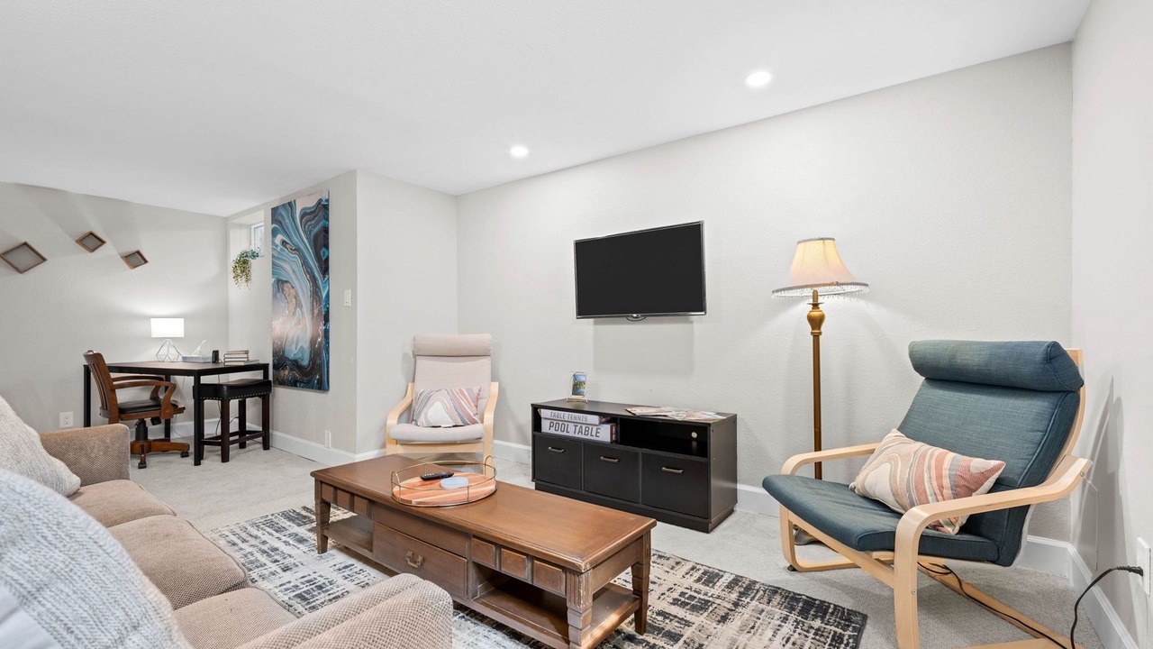 Photo of Livingroom in Aurora