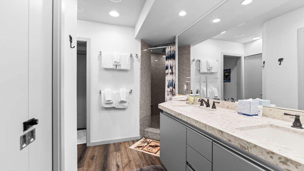 Photo of Bathroom in Lakeside Village