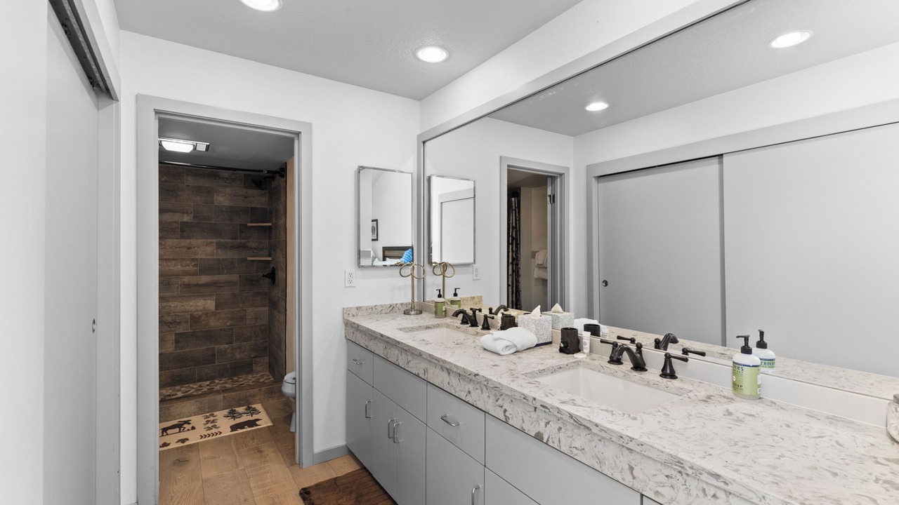 Photo of Bathroom in Lakeside Village