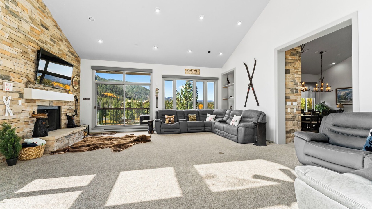 Photo of Livingroom in Lakeside Village
