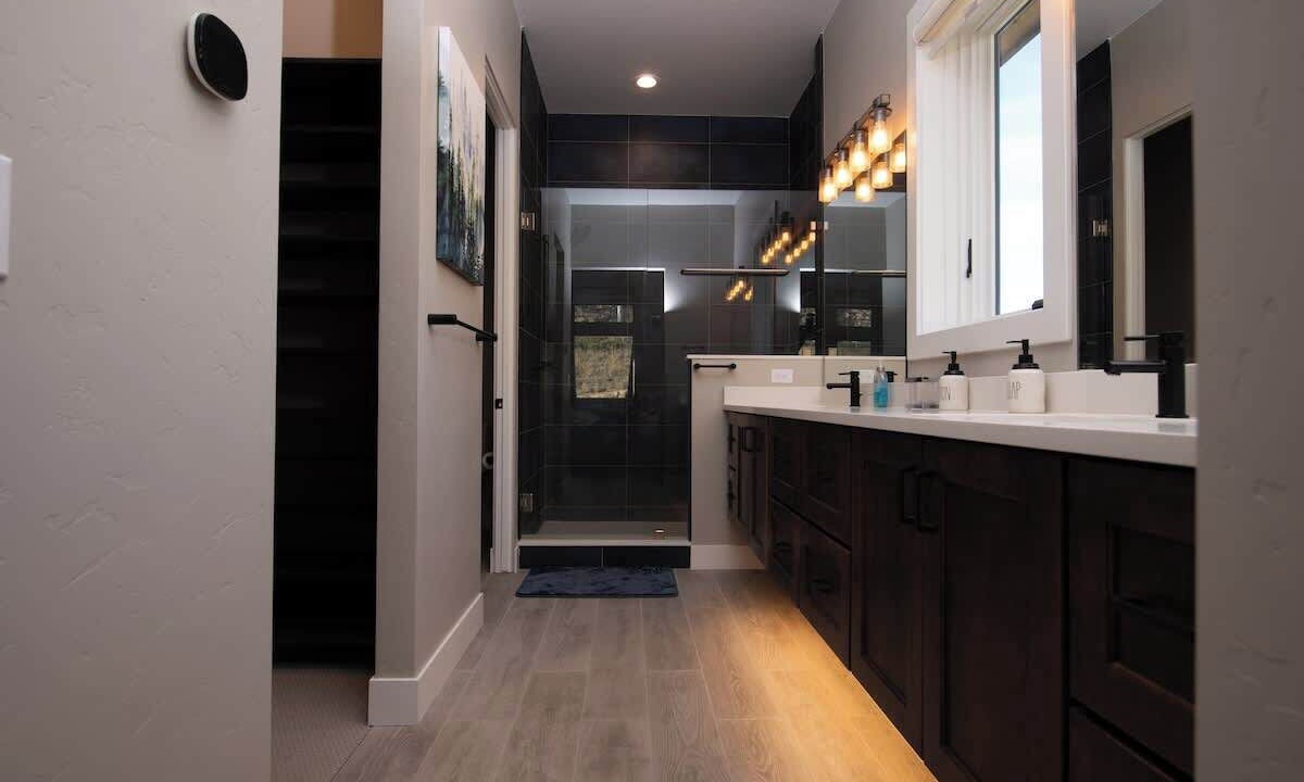 Photo of Bathroom in Rendezvous