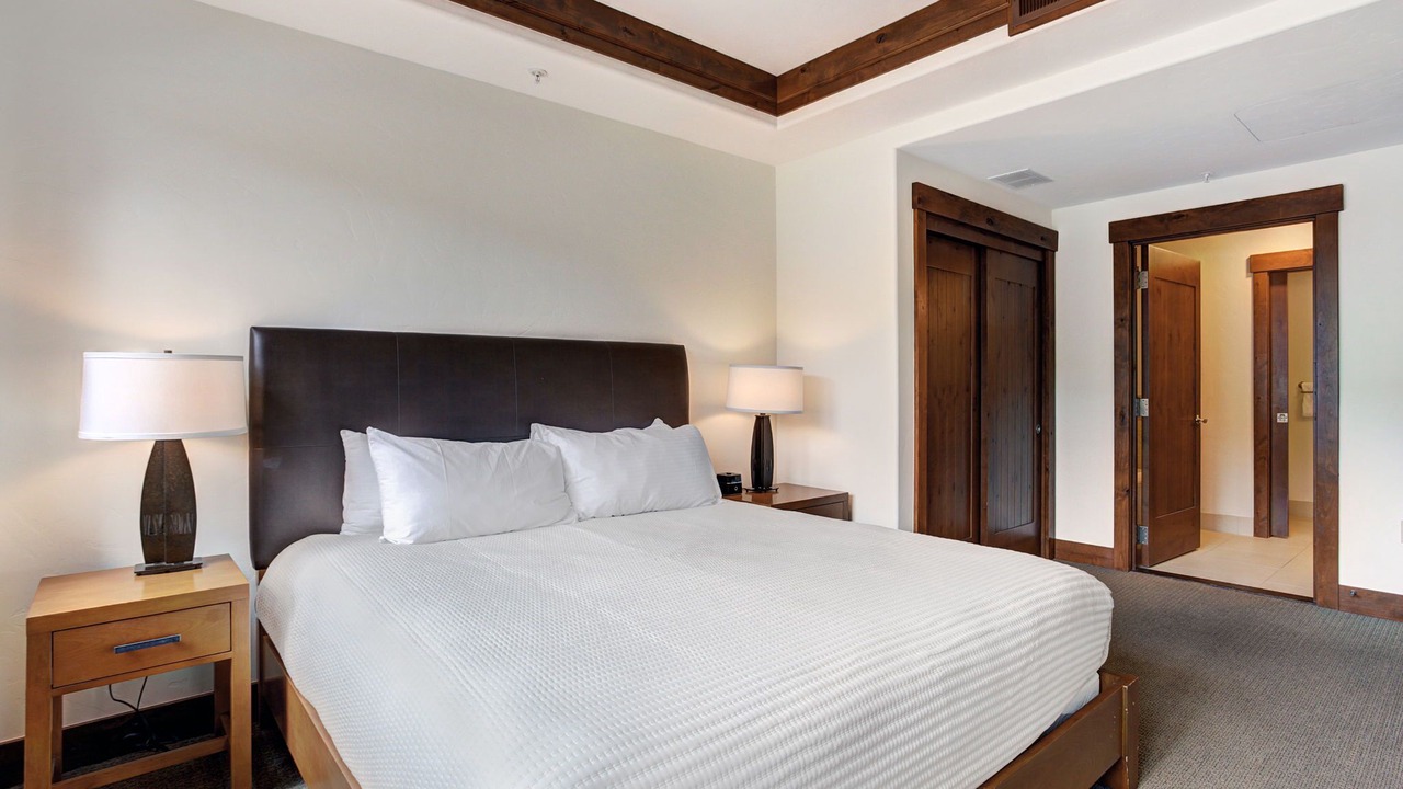 Photo of Bedroom in Peak 8