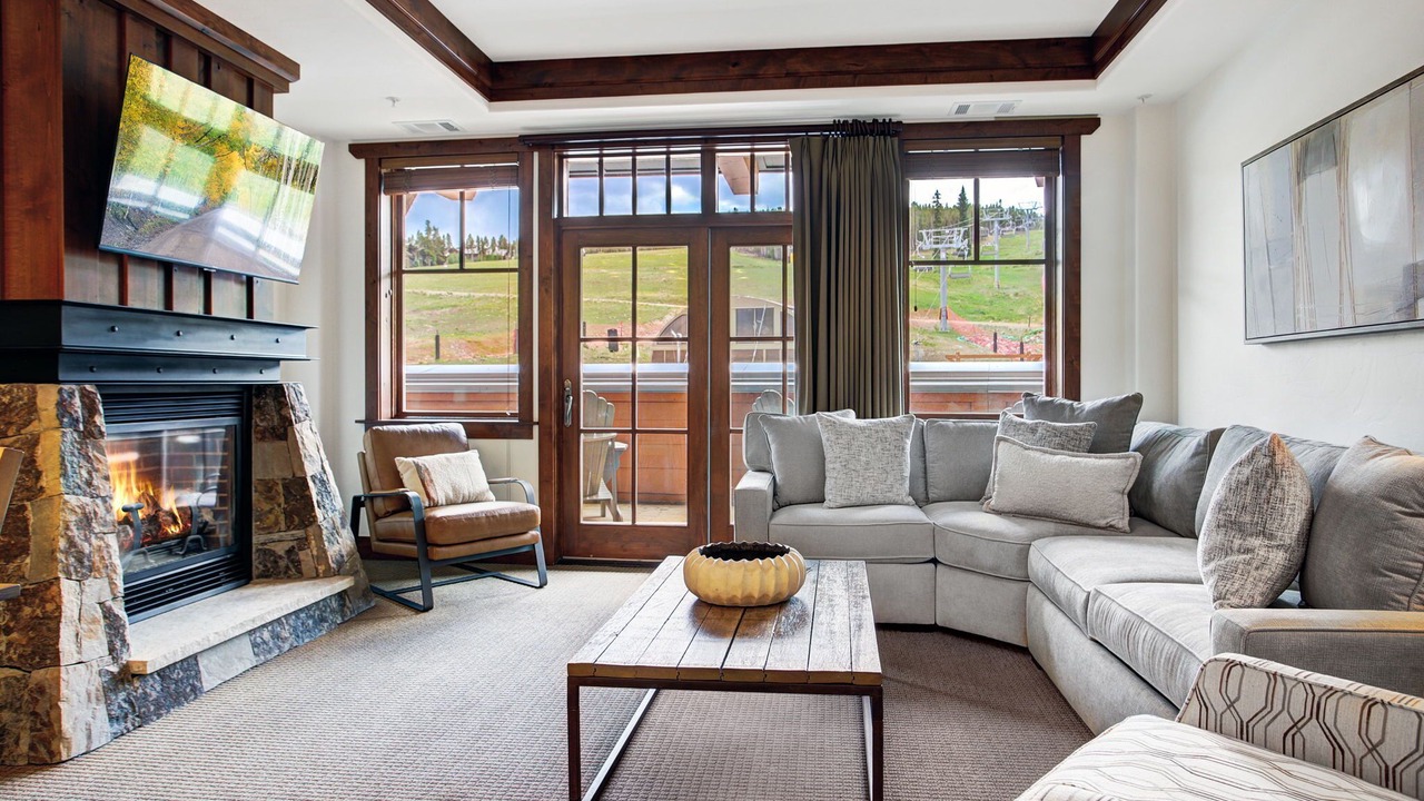 Photo of Livingroom in Peak 8
