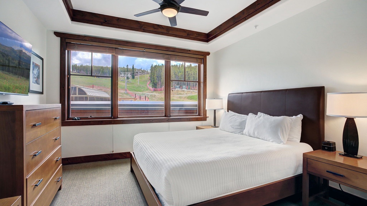 Photo of Bedroom in Peak 8