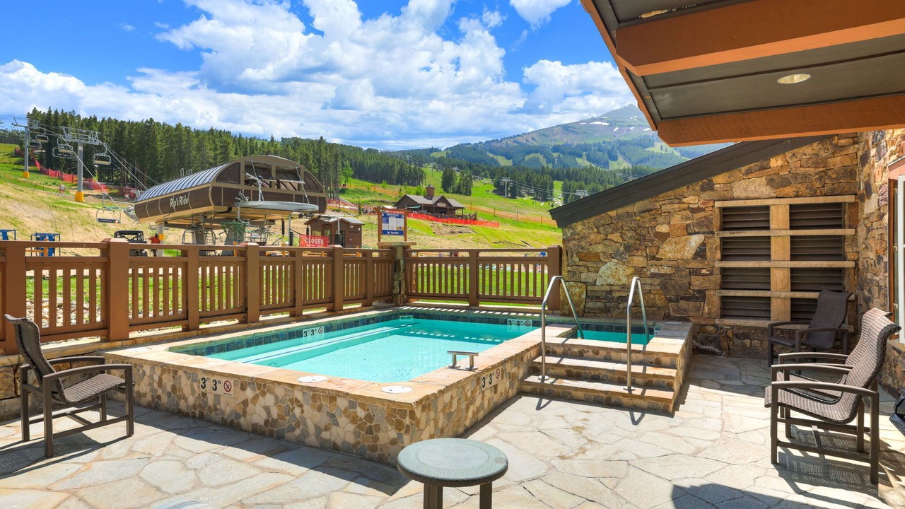 Photo of Outdoor in Peak 8