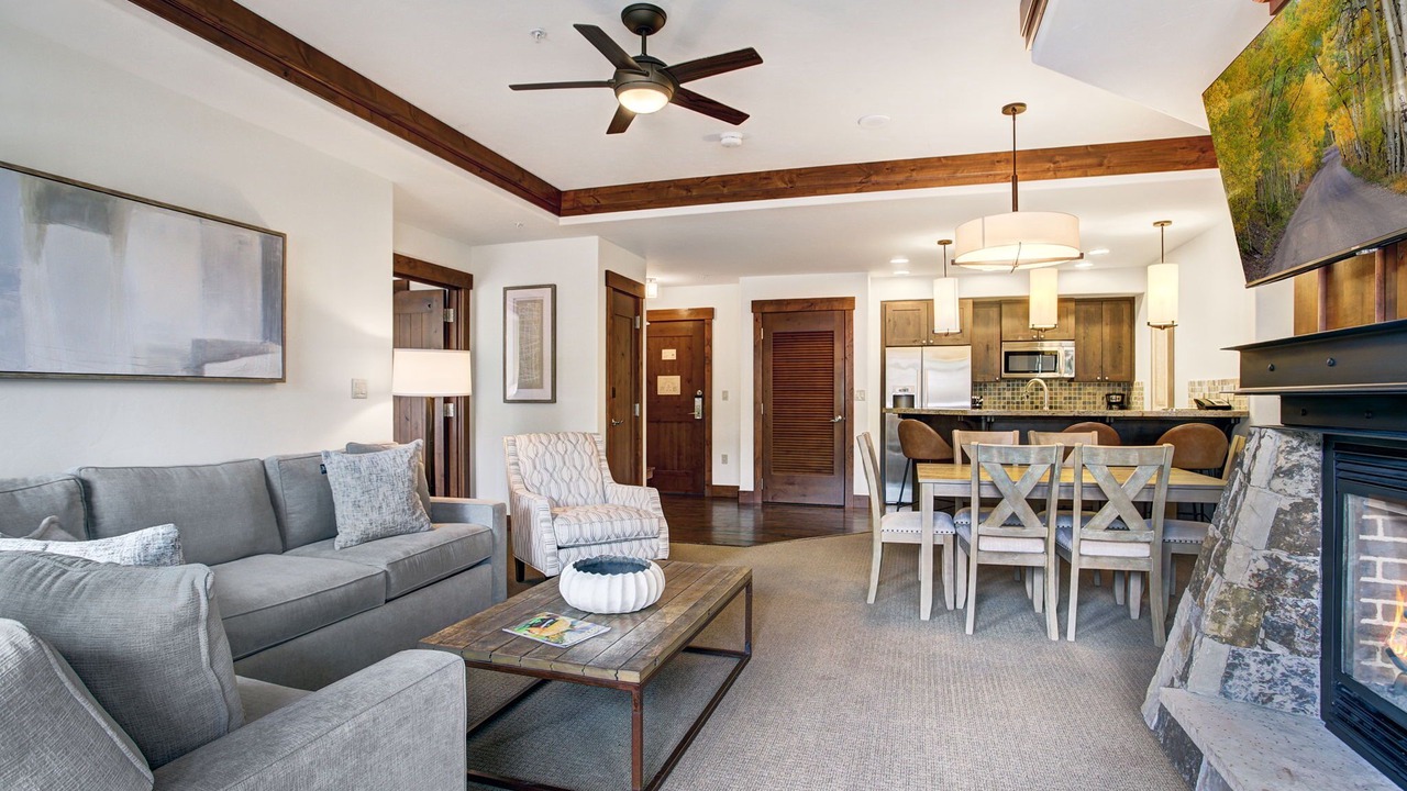 Photo of Livingroom in Peak 8