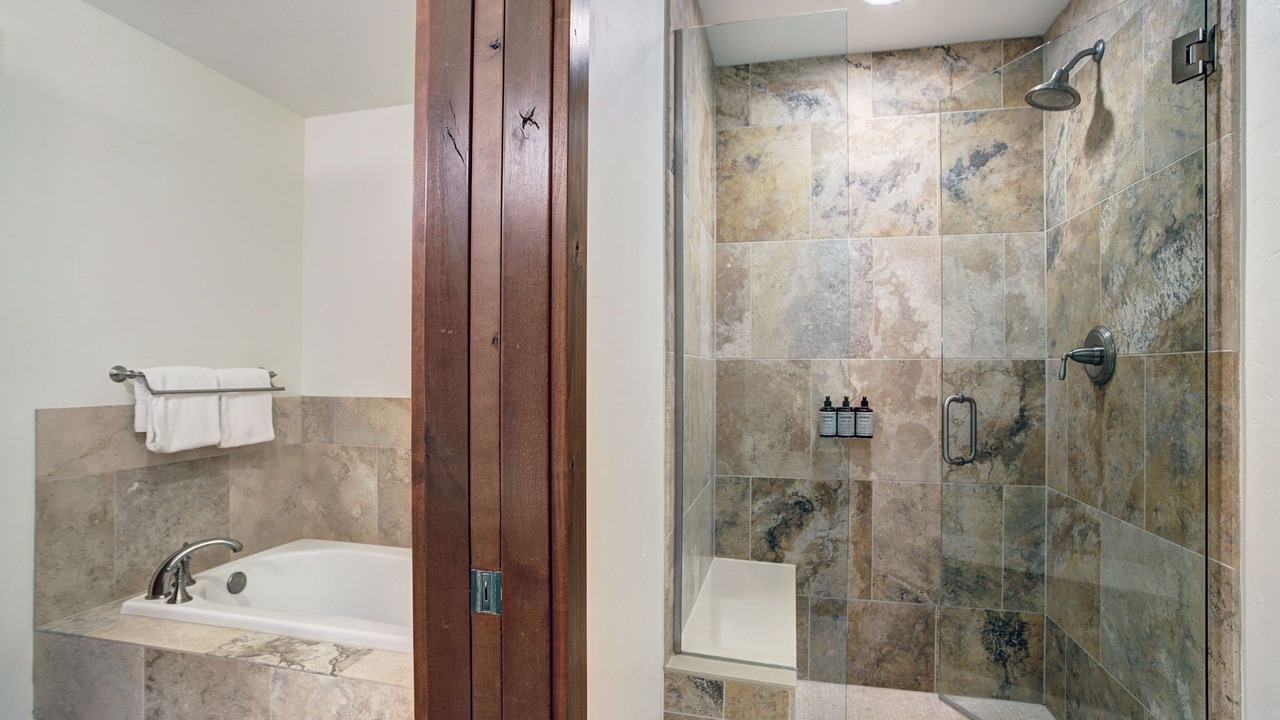 Photo of Bathroom in Peak 8