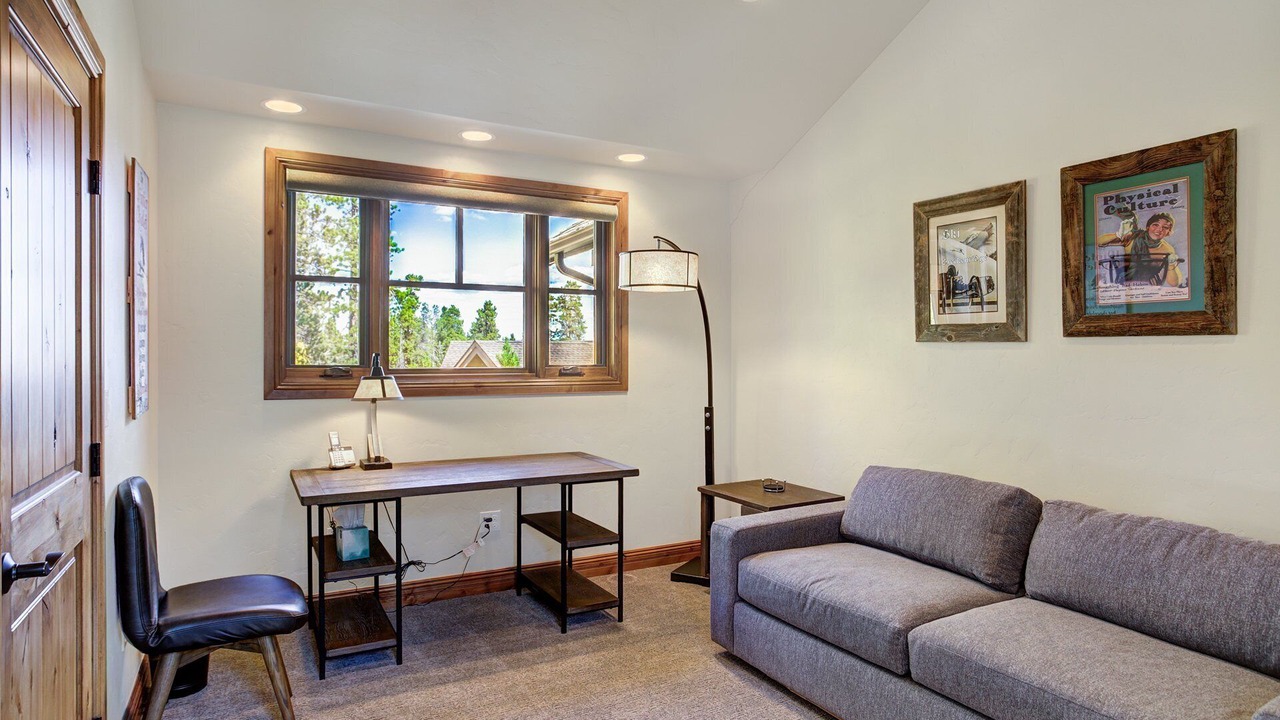 Photo of Livingroom in Warrior's Mark West