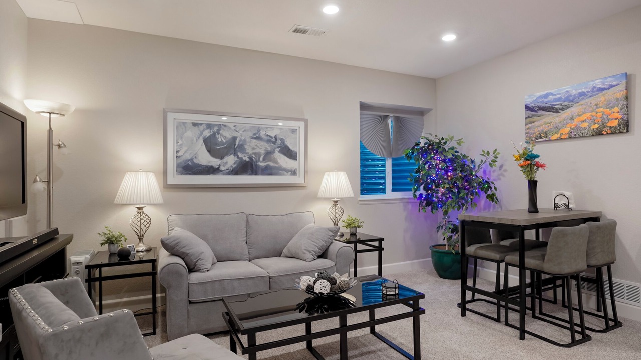 Photo of Livingroom in Aurora