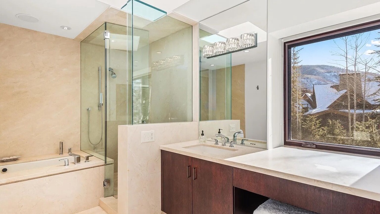 Photo of Bathroom in Red Mountain