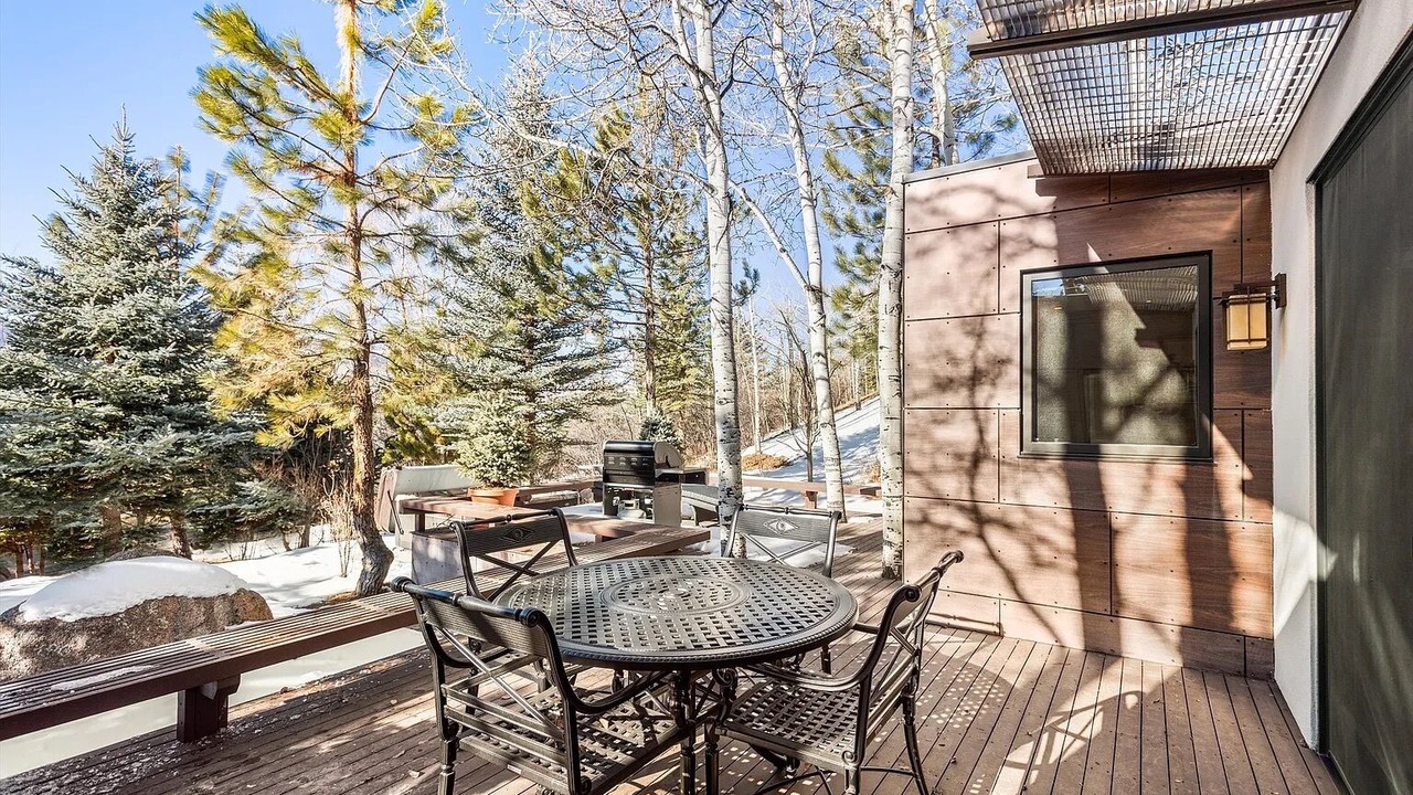 Photo of Outdoor in Red Mountain