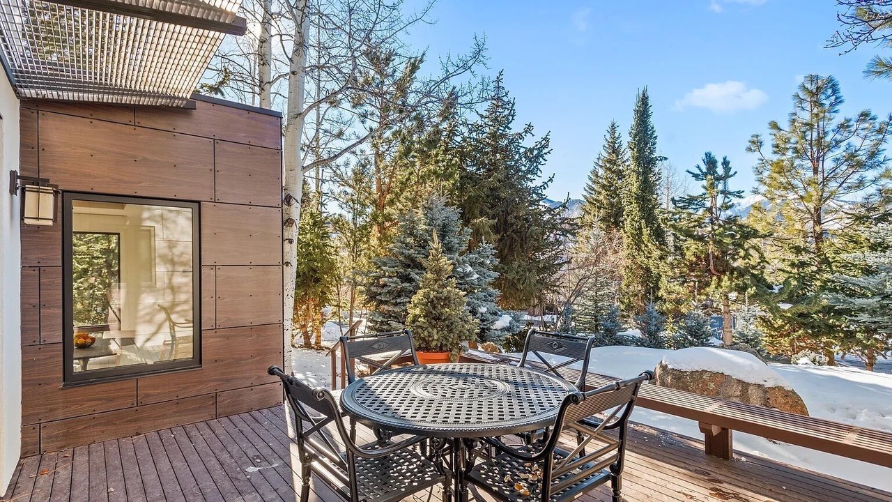 Photo of Outdoor in Red Mountain
