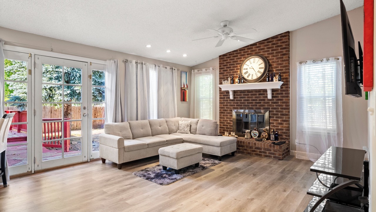 Photo of Livingroom in Aurora